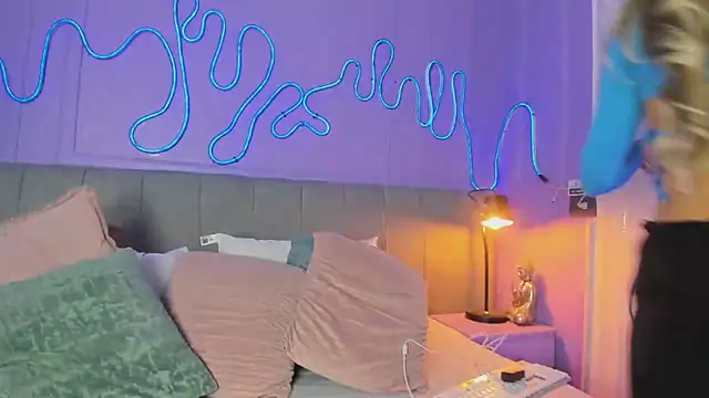 Sofly s online show from 10, 9, 2025