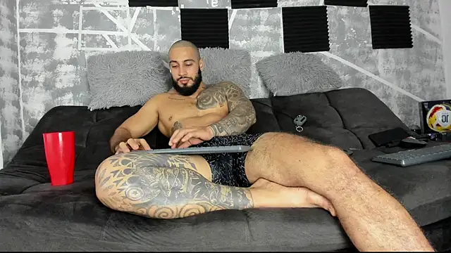 Snapshot of leonidas_18k chatting on 11, 7, 2026 leonidas 18k online show from 11, 7, 2026