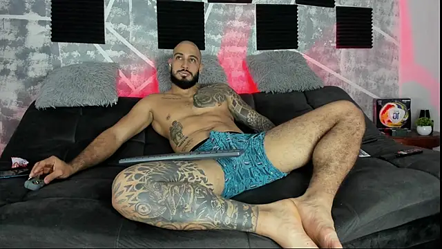 Snapshot of leonidas_18k chatting on 7, 7, 2026 leonidas 18k online show from 7, 7, 2026