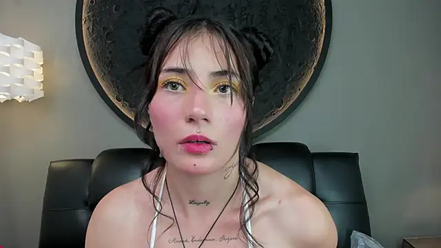 miss sharlotte18 online show from 8, 3, 2025