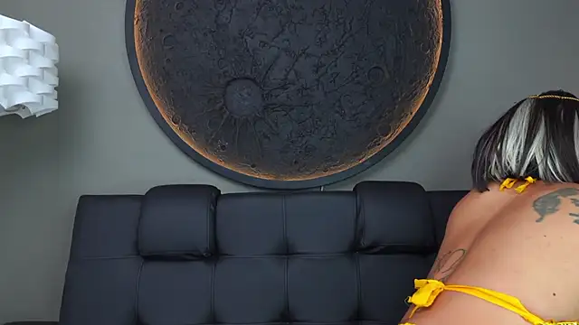 Snapshot of miss_vaiolette chatting on 12, 9, 2025 miss vaiolette online show from 12, 9, 2025