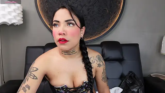 Snapshot of miss_vaiolette chatting on 28, 5, 2026 miss vaiolette online show from 28, 5, 2026