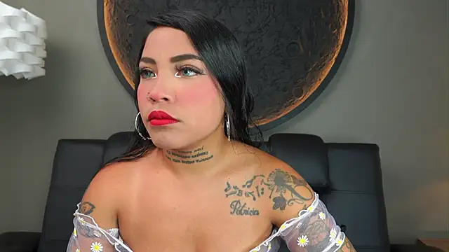 Snapshot of miss_vaiolette chatting on 16, 12, 2025 miss vaiolette online show from 16, 12, 2025