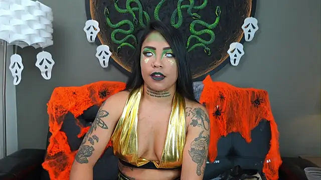 Snapshot of miss_vaiolette chatting on 31, 10, 2025 miss vaiolette online show from 31, 10, 2025