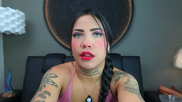 Snapshot of miss_vaiolette chatting on 25, 10, 2025 miss vaiolette online show from 25, 10, 2025