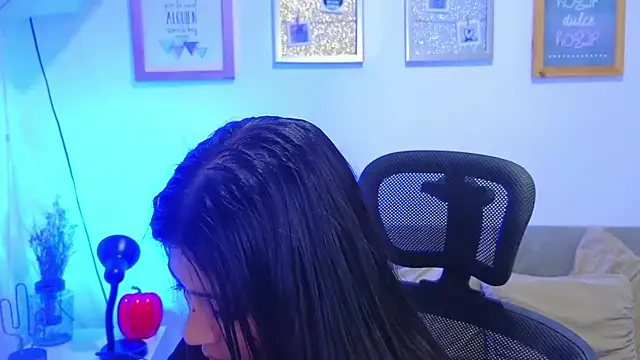 annylouis online show from 5, 11, 2025