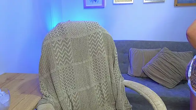 annylouis online show from 2, 12, 2025