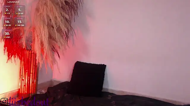 liz bedoutxx online show from 15, 10, 2025