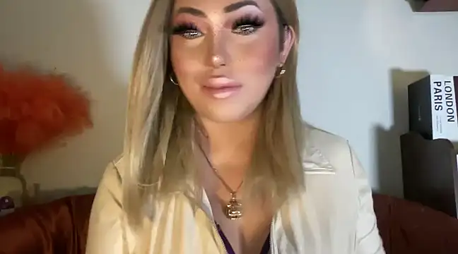 BigDominaMia online show from 8, 2, 2025