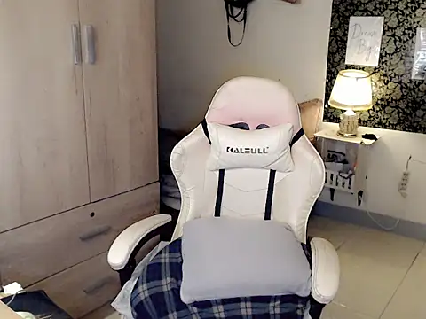 french cheska online show from 14, 9, 2025