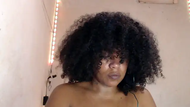 Snapshot of cherry_cleou chatting on 17, 12, 2025 cherry cleou online show from 17, 12, 2025