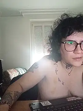 callmelouve online show from 9, 10, 2025