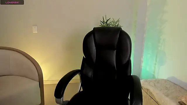 NiaBennet  online show from 10, 1, 2026