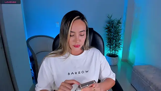 NiaBennet  online show from 9, 10, 2025