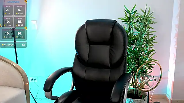 NiaBennet  online show from 11, 4, 2026