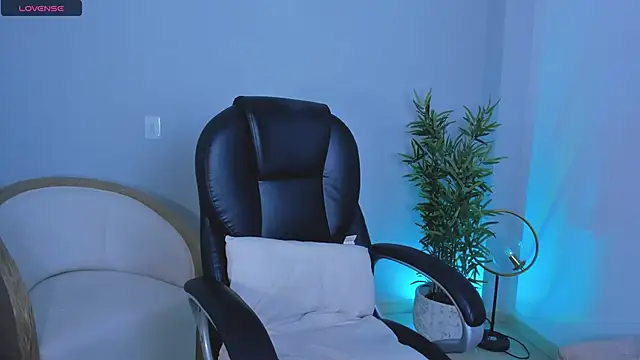 NiaBennet  online show from 24, 10, 2025