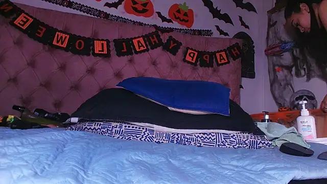  linda milk  online show from 15, 10, 2025