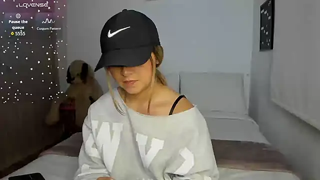 sophi mooreno online show from 28, 10, 2025