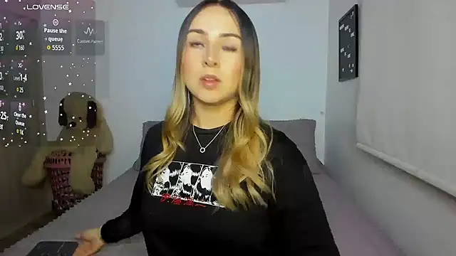 Snapshot of sophi_mooreno chatting on 8, 6, 2026 sophi mooreno online show from 8, 6, 2026
