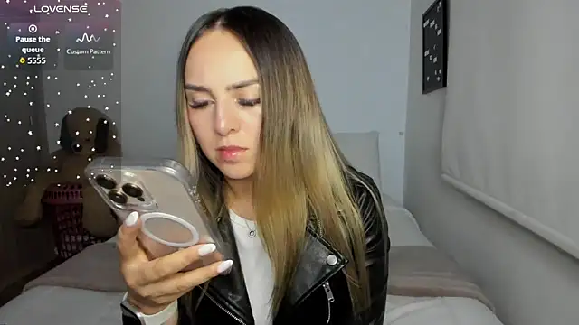 sophi mooreno online show from 8, 4, 2026