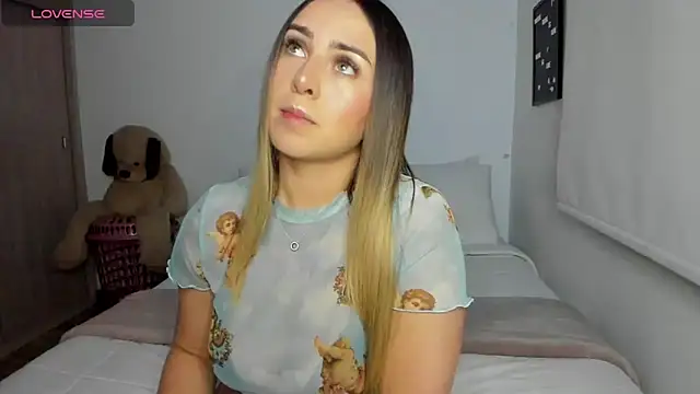 Snapshot of sophi_mooreno chatting on 15, 7, 2026 sophi mooreno online show from 15, 7, 2026