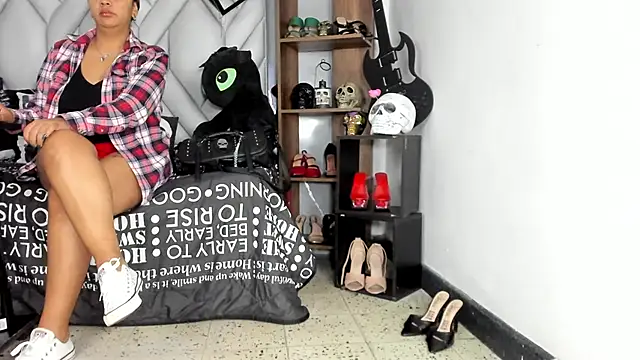 MirandaHaguen online show from 12, 4, 2026