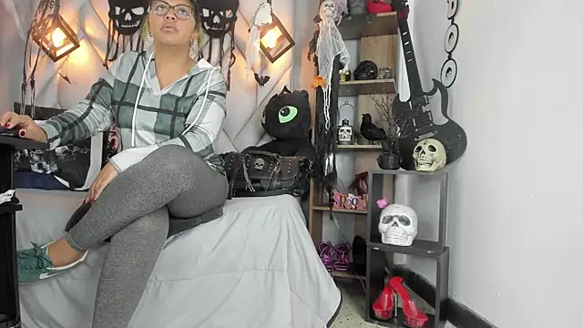 MirandaHaguen online show from 15, 10, 2025