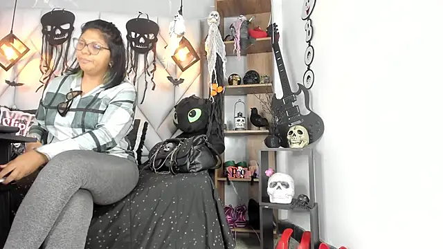 MirandaHaguen online show from 12, 10, 2025