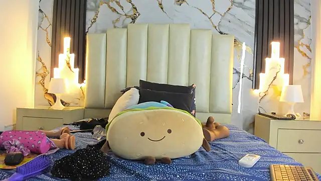 Snapshot of mollieblue69 chatting on 9, 3, 2025 mollieblue69 online show from 9, 3, 2025