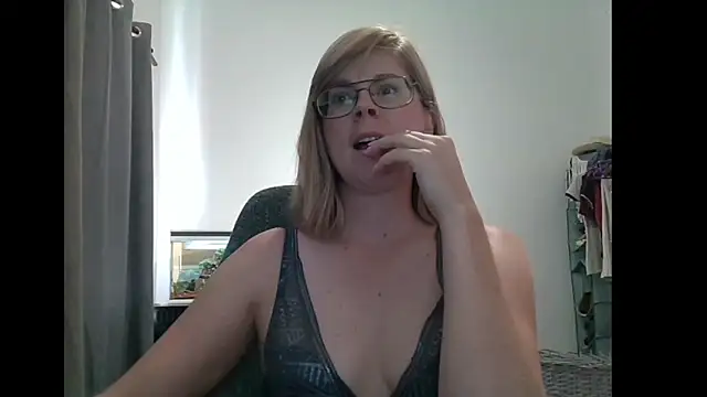 SavannaGirly online show from 1, 3, 2025