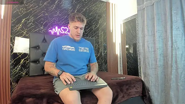 Snapshot of keane_lee chatting on 29, 10, 2025 keane lee online show from 29, 10, 2025