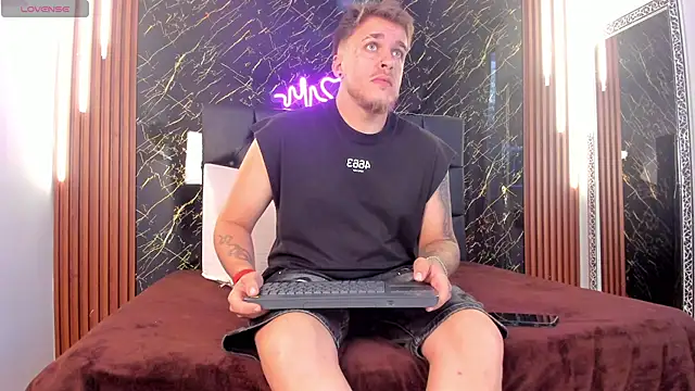 Snapshot of keane_lee chatting on 15, 10, 2025 keane lee online show from 15, 10, 2025