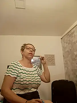 Chayla Ruiz online show from 10, 9, 2025