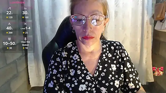 Chayla Ruiz online show from 12, 3, 2026