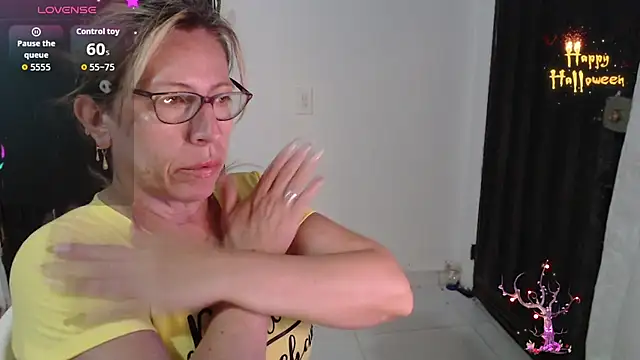 Chayla Ruiz online show from 10, 11, 2025