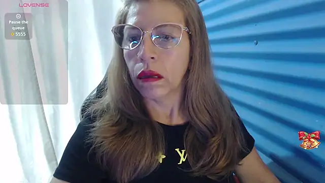 Chayla Ruiz online show from 15, 4, 2026