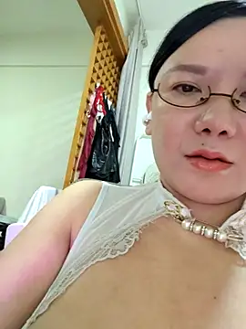 Snapshot of LILYsweetfcup chatting on 16, 11, 2025 LILYsweetfcup online show from 16, 11, 2025