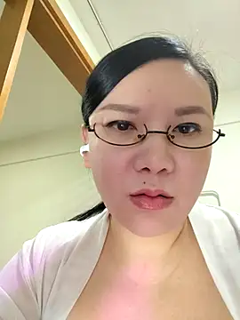 Snapshot of LILYsweetfcup chatting on 22, 11, 2025 LILYsweetfcup online show from 22, 11, 2025