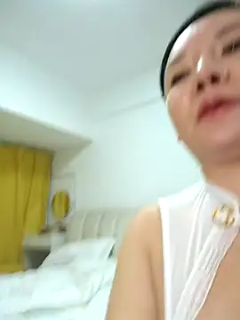 LILYsweetfcup online show from 4, 3, 2026