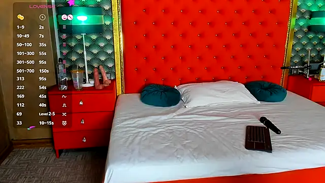 VallerieJones online show from 28, 11, 2025