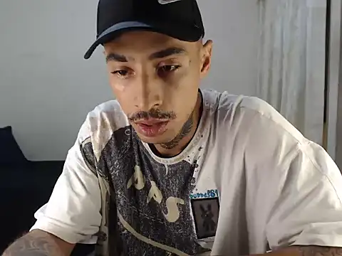 emiliano hottt online show from 27, 10, 2025