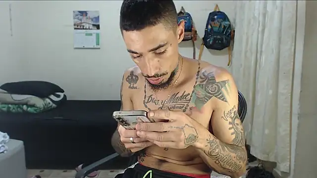 emiliano hottt online show from 24, 4, 2026