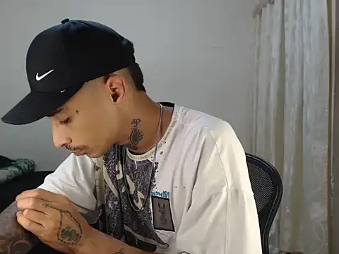 emiliano hottt online show from 27, 10, 2025