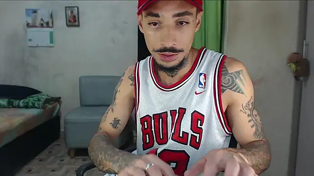 Snapshot of emiliano_hottt chatting on 24, 7, 2026 emiliano hottt online show from 24, 7, 2026