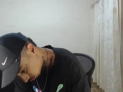 emiliano hottt online show from 12, 10, 2025