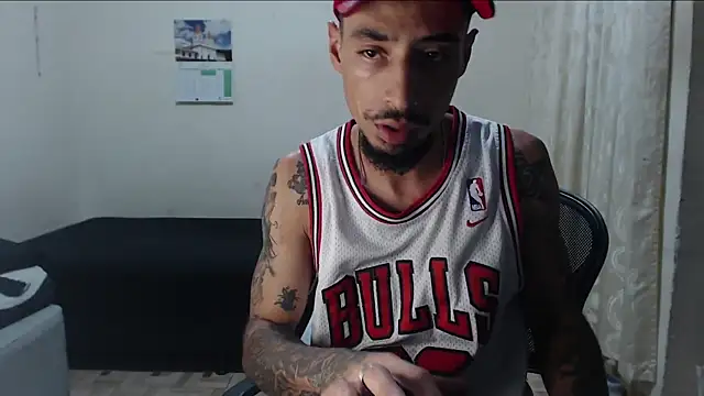 emiliano hottt online show from 24, 4, 2026