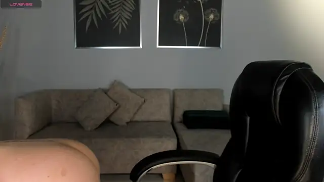 Snapshot of JadeEvansX chatting on 9, 3, 2025 JadeEvansX online show from 9, 3, 2025