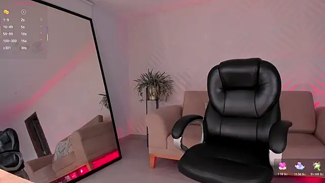 Snapshot of MaryLewis_ chatting on 17, 12, 2025 MaryLewis online show from 17, 12, 2025