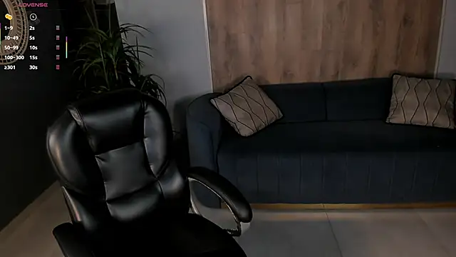 Snapshot of MaryLewis_ chatting on 6, 1, 2026 MaryLewis online show from 6, 1, 2026