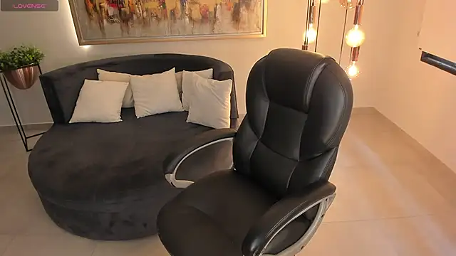 Snapshot of MaryLewis_ chatting on 28, 9, 2025 MaryLewis online show from 28, 9, 2025